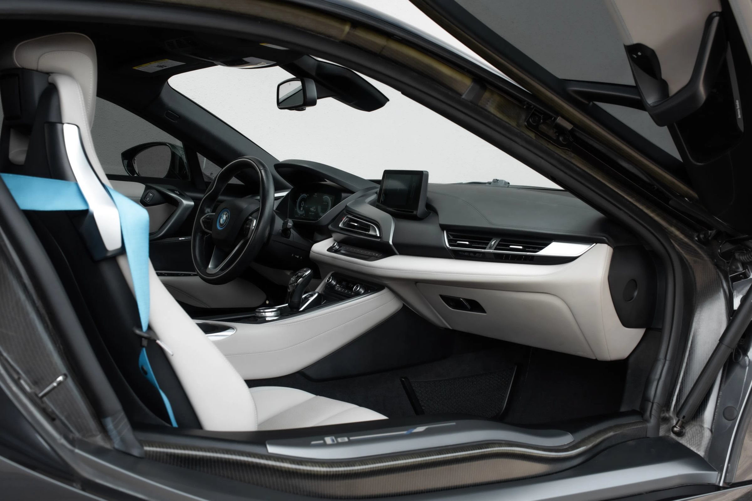 Used 2015 BMW i8 AWD/4WD image 18