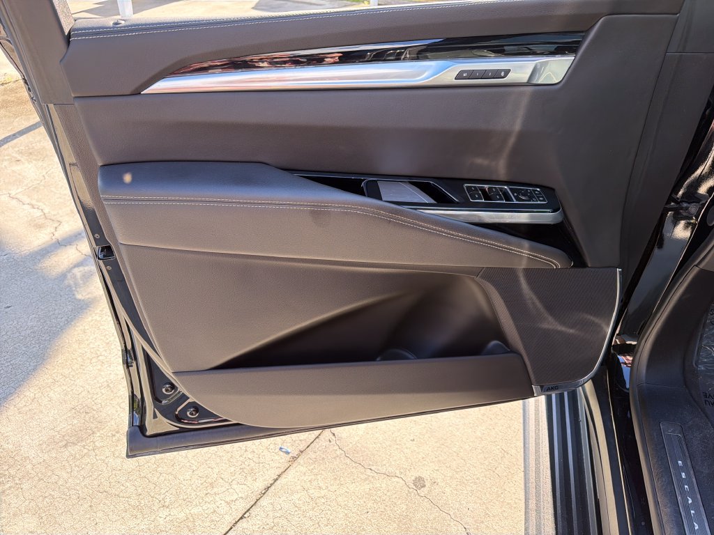 Used 2025 Cadillac Escalade Sport AWD/4WD image 17
