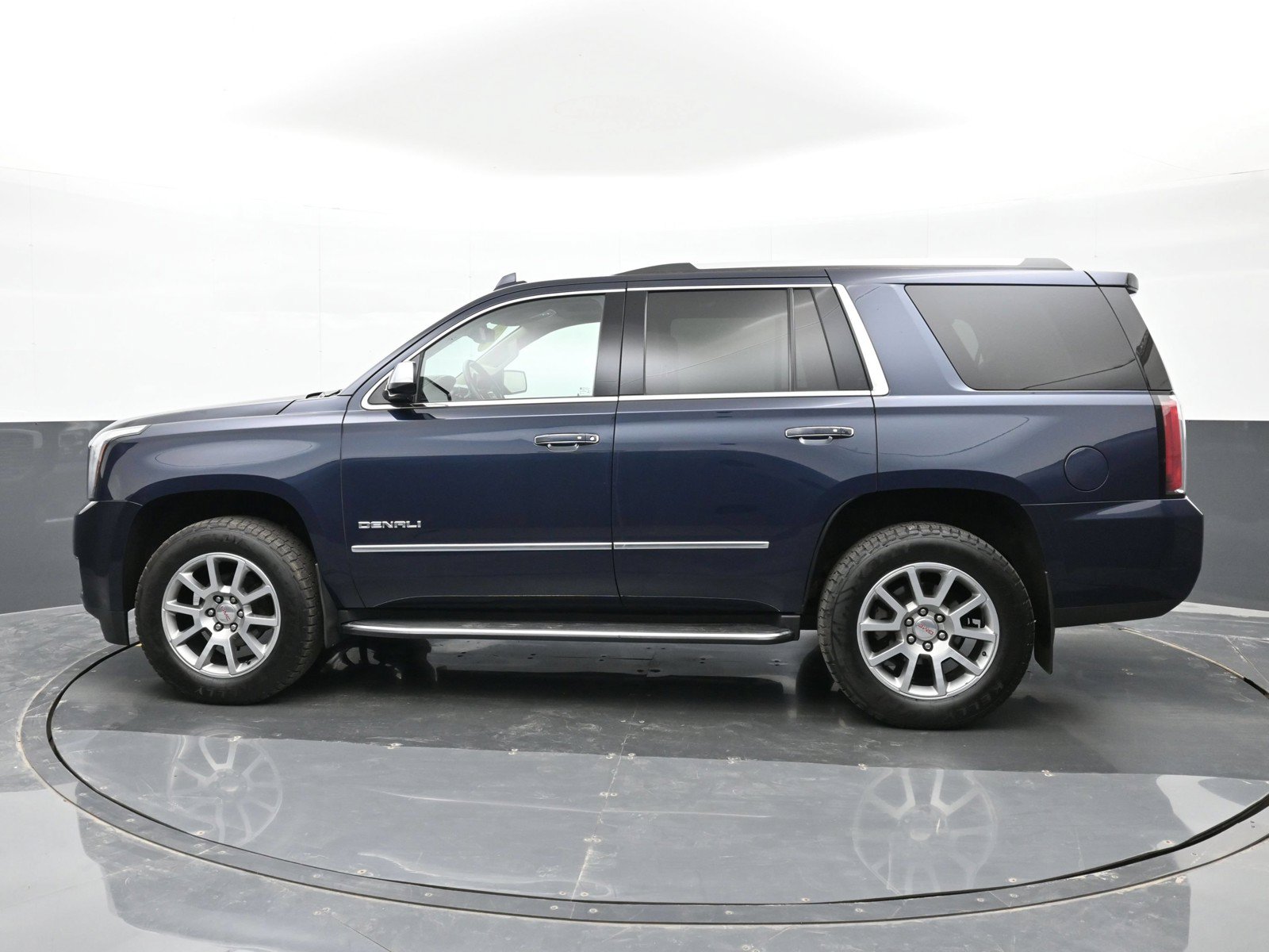 Used 2020 GMC Yukon Denali w/ Open Road Package AWD/4WD image 9