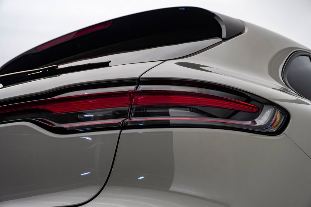 Certified 2026 Porsche Macan AWD/4WD image 12