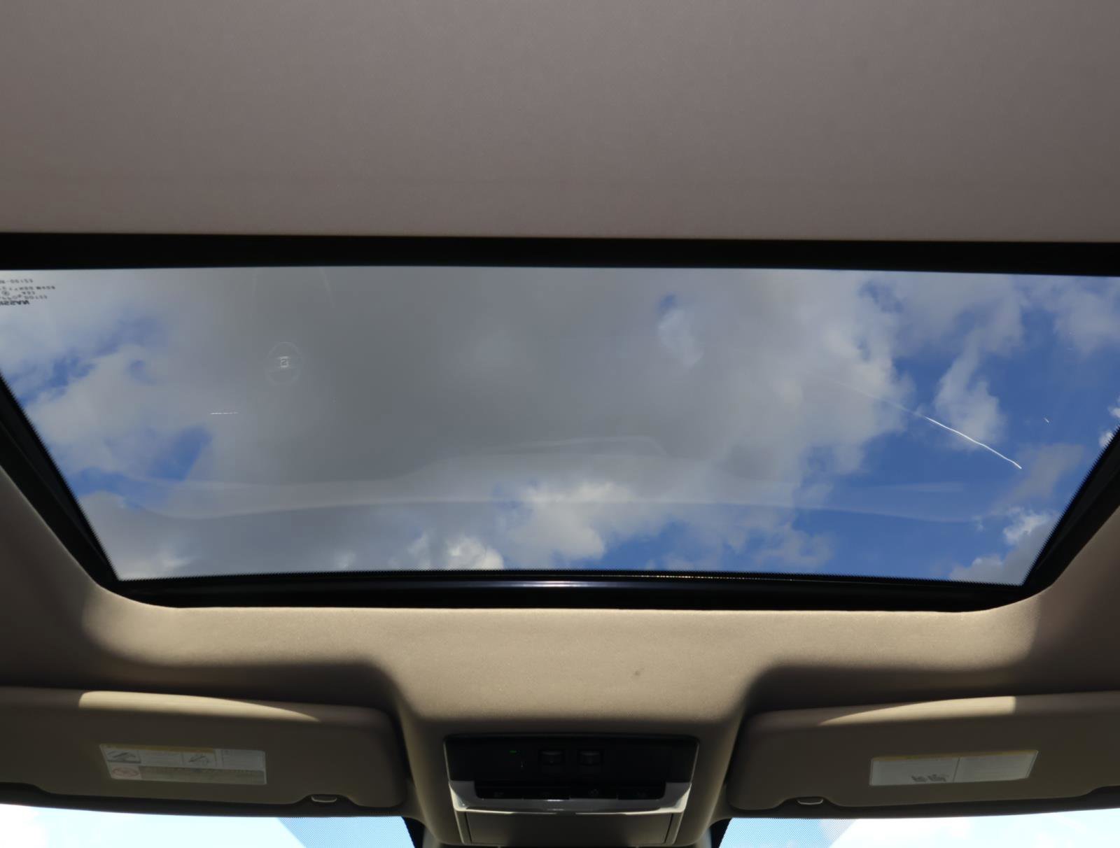 Used 2021 Nissan Rogue SL w/ Premium Package image 12