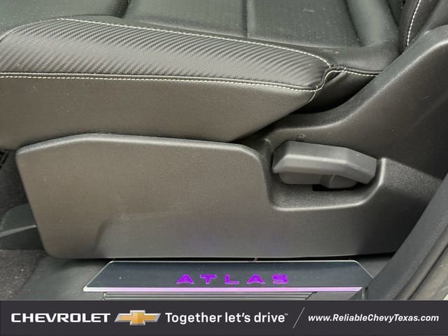 Used 2023 Volkswagen Atlas Cross Sport SEL R-Line AWD/4WD image 31