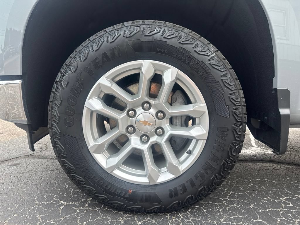 Used 2024 Chevrolet Silverado 1500 LT AWD/4WD image 12