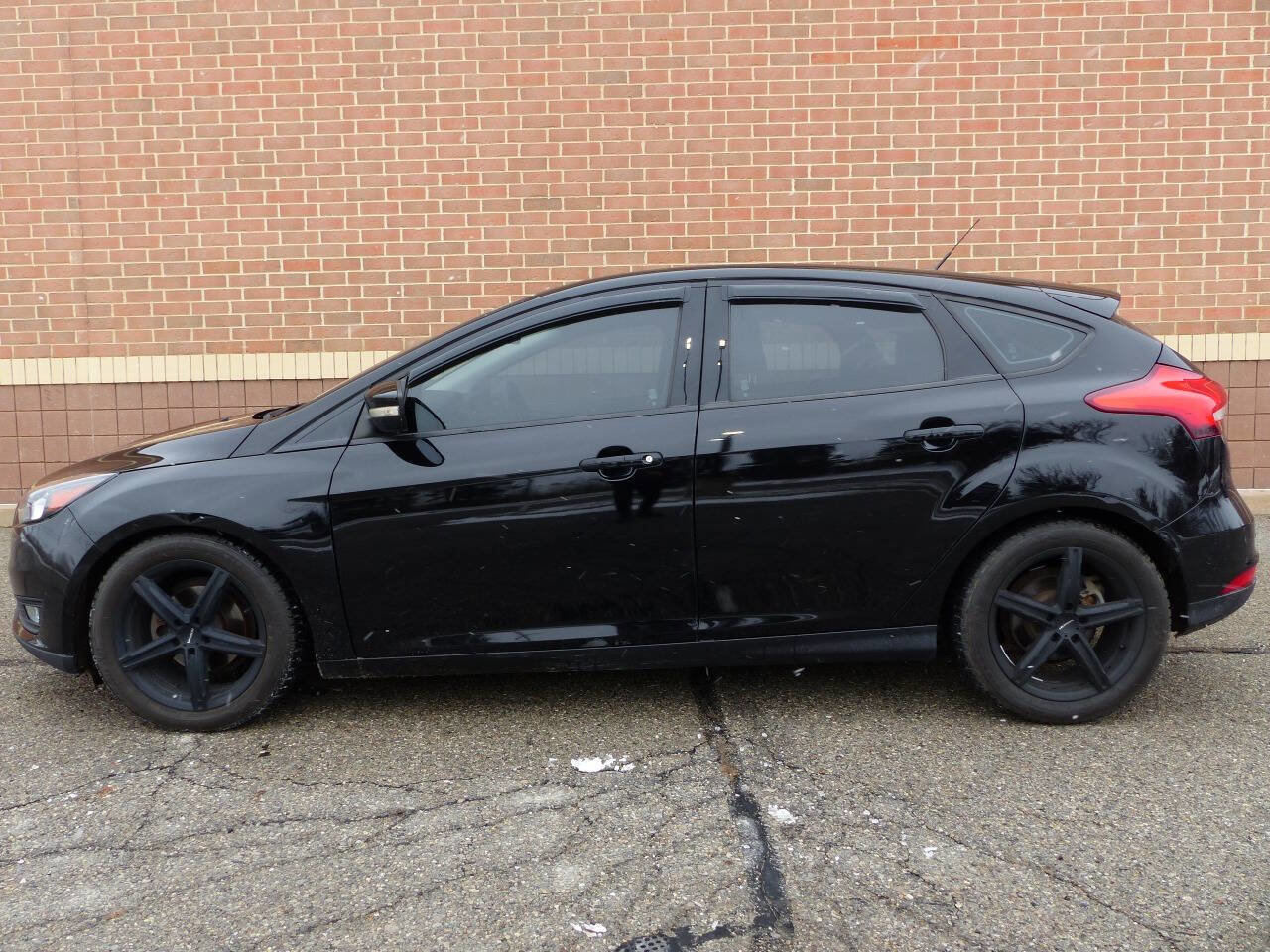 Used 2016 Ford Focus SE w/ Equipment Group 201A FWD image 6