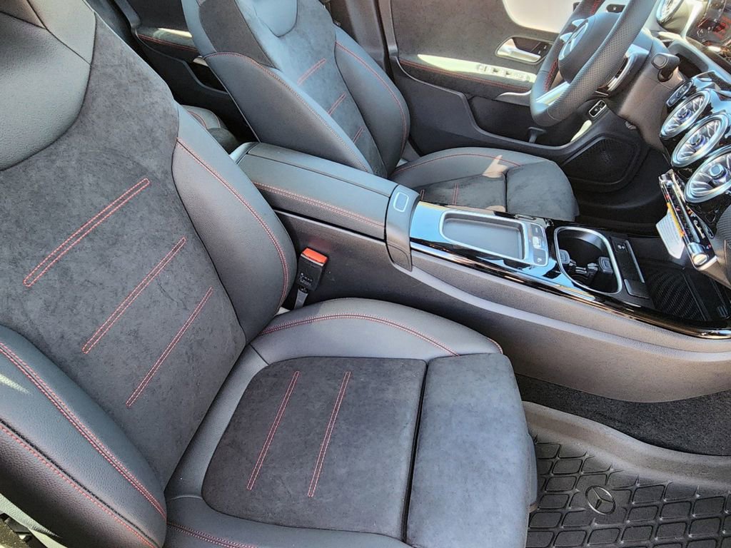 New 2025 Mercedes-Benz CLA 250 4MATIC image 17