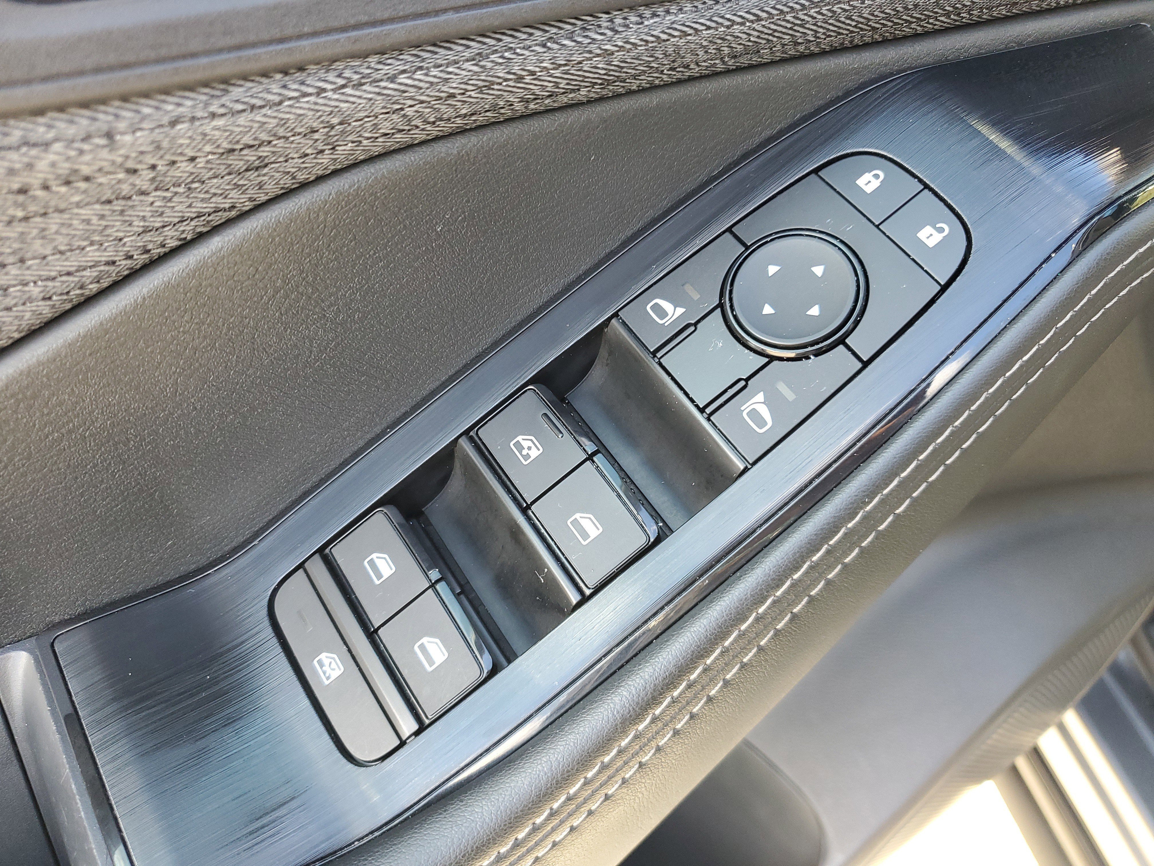 Certified 2023 Nissan Rogue SV image 30