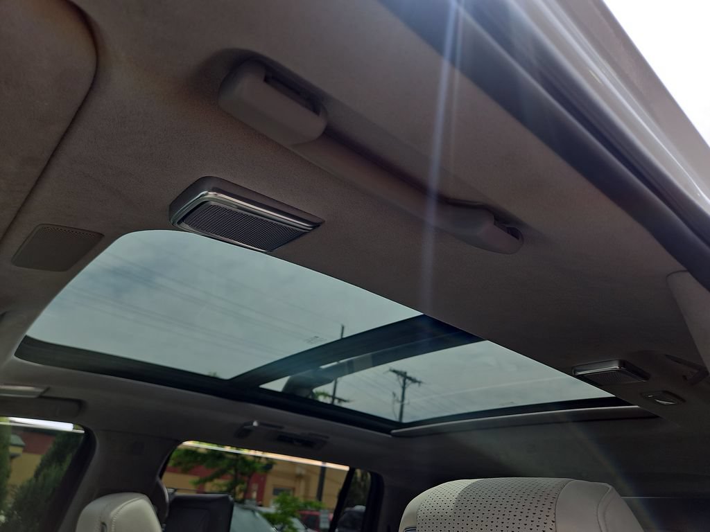 Used 2022 Cadillac Escalade ESV Premium Luxury Platinum w/ LPO, Radiant Package AWD/4WD image 22