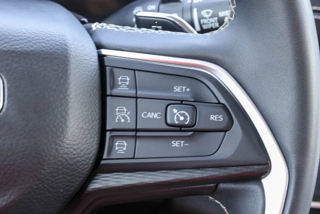 Used 2024 Jeep Grand Cherokee Laredo AWD/4WD image 22