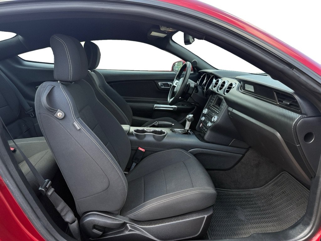 Used 2017 Ford Mustang Coupe RWD image 12