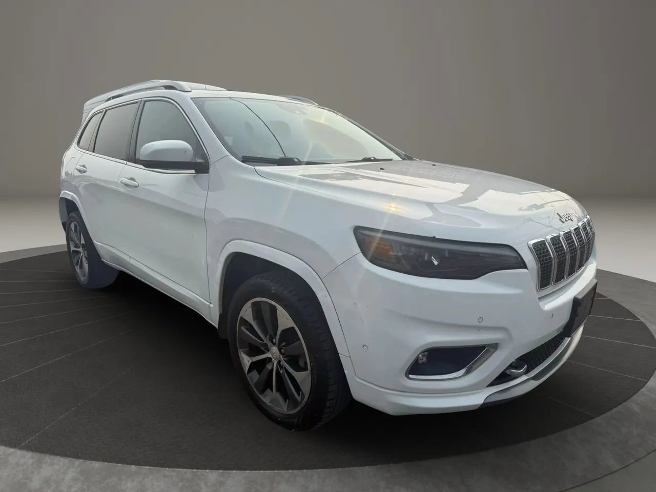 Used 2019 Jeep Cherokee Overland w/ Technology Group image 3