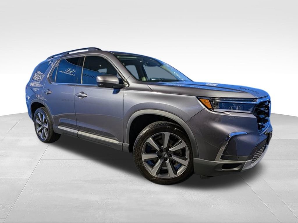Certified 2024 Honda Pilot Touring image 2