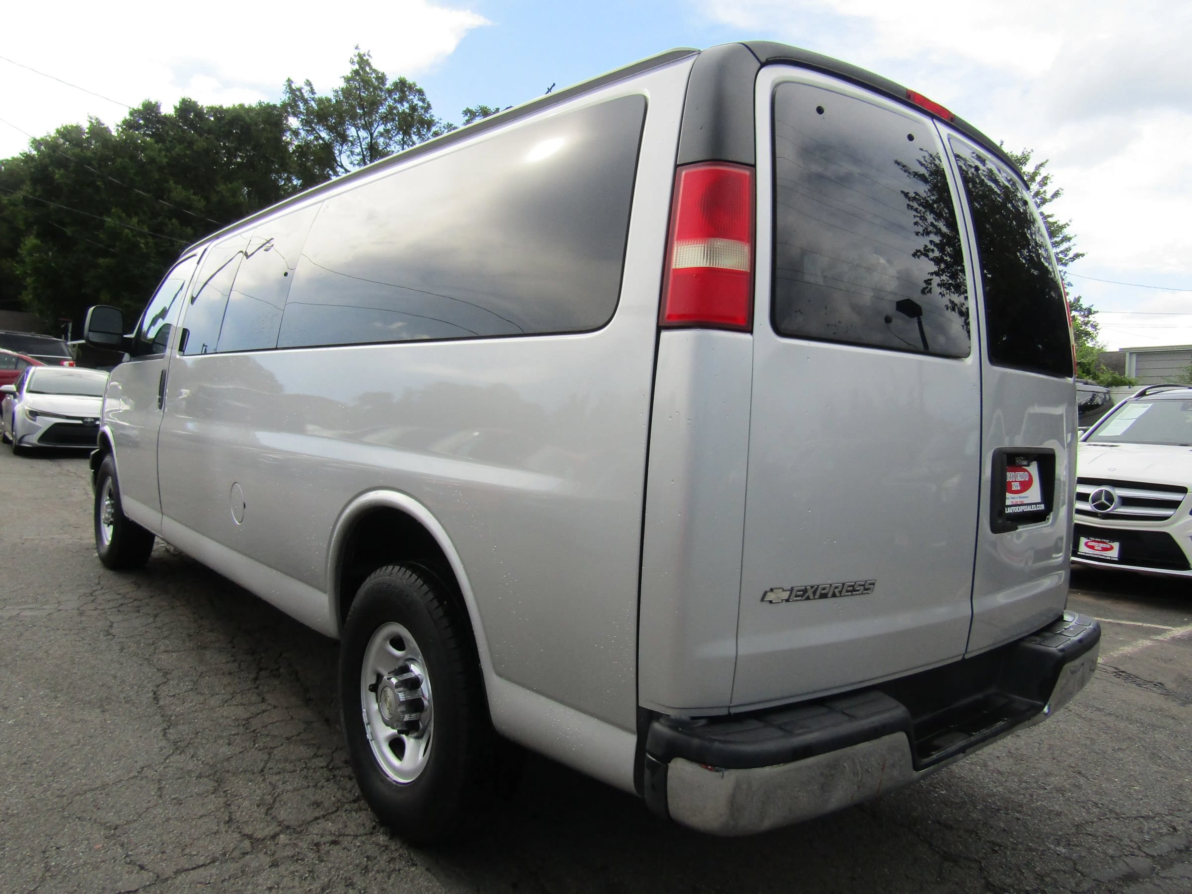 Used 2012 Chevrolet Express 3500 LT w/ LT Preferred Equipment Group RWD image 5