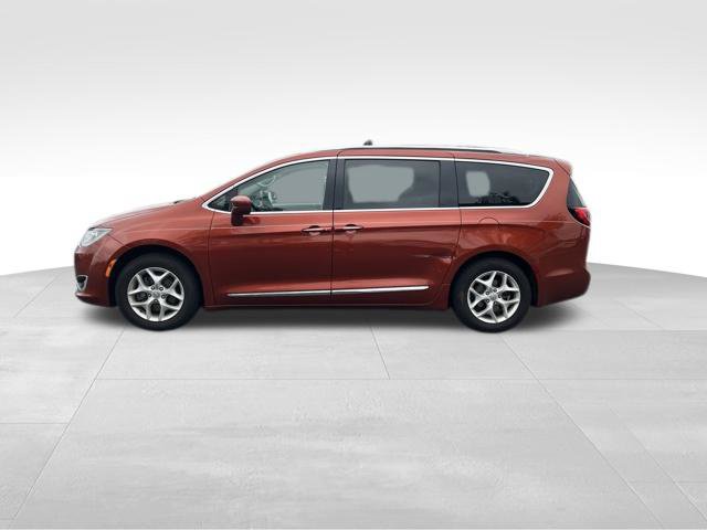 Used 2018 Chrysler Pacifica Touring-L w/ Tire & Wheel Group FWD image 4