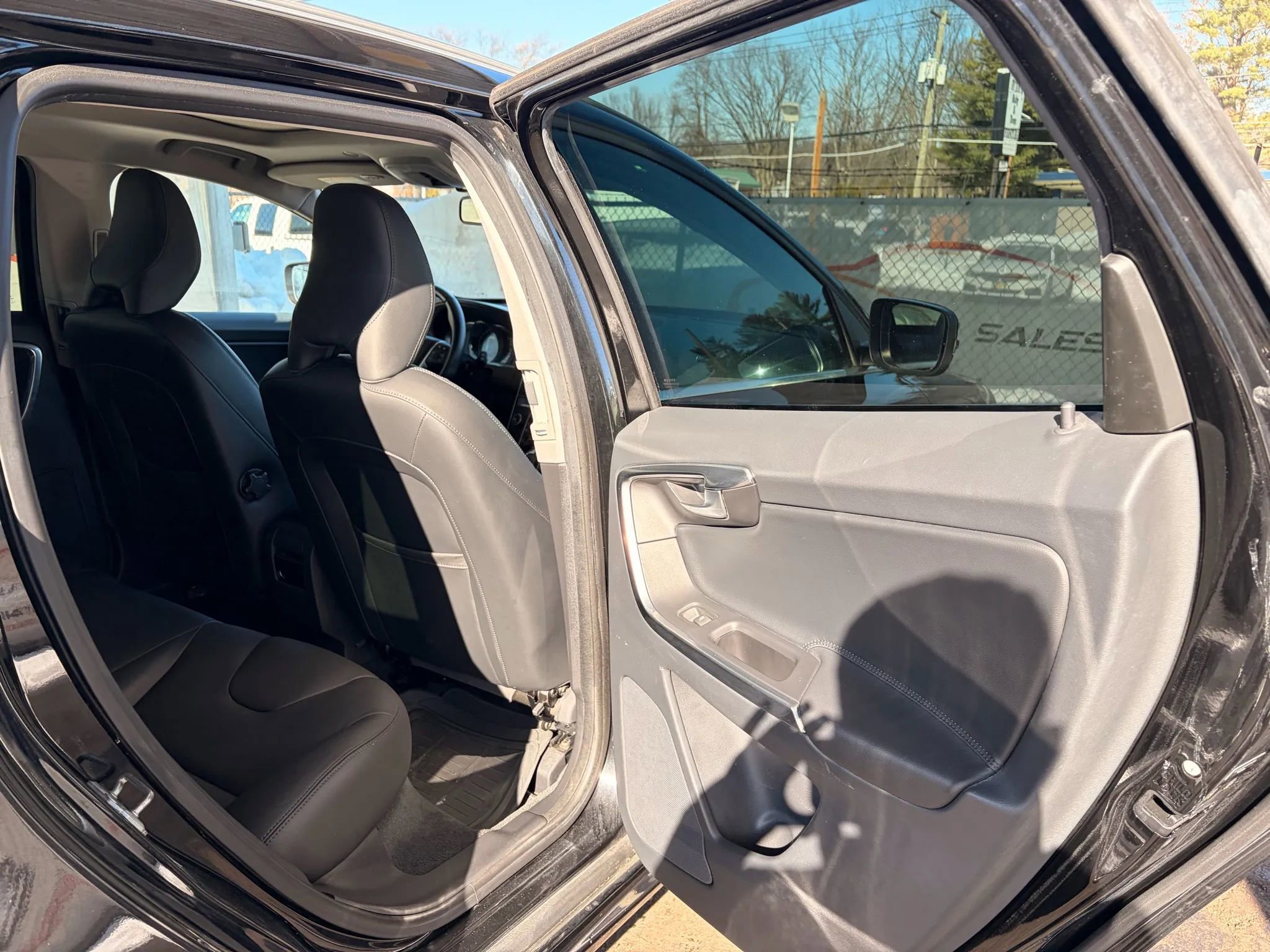 Used 2015 Volvo XC60 3.2 Platinum image 23