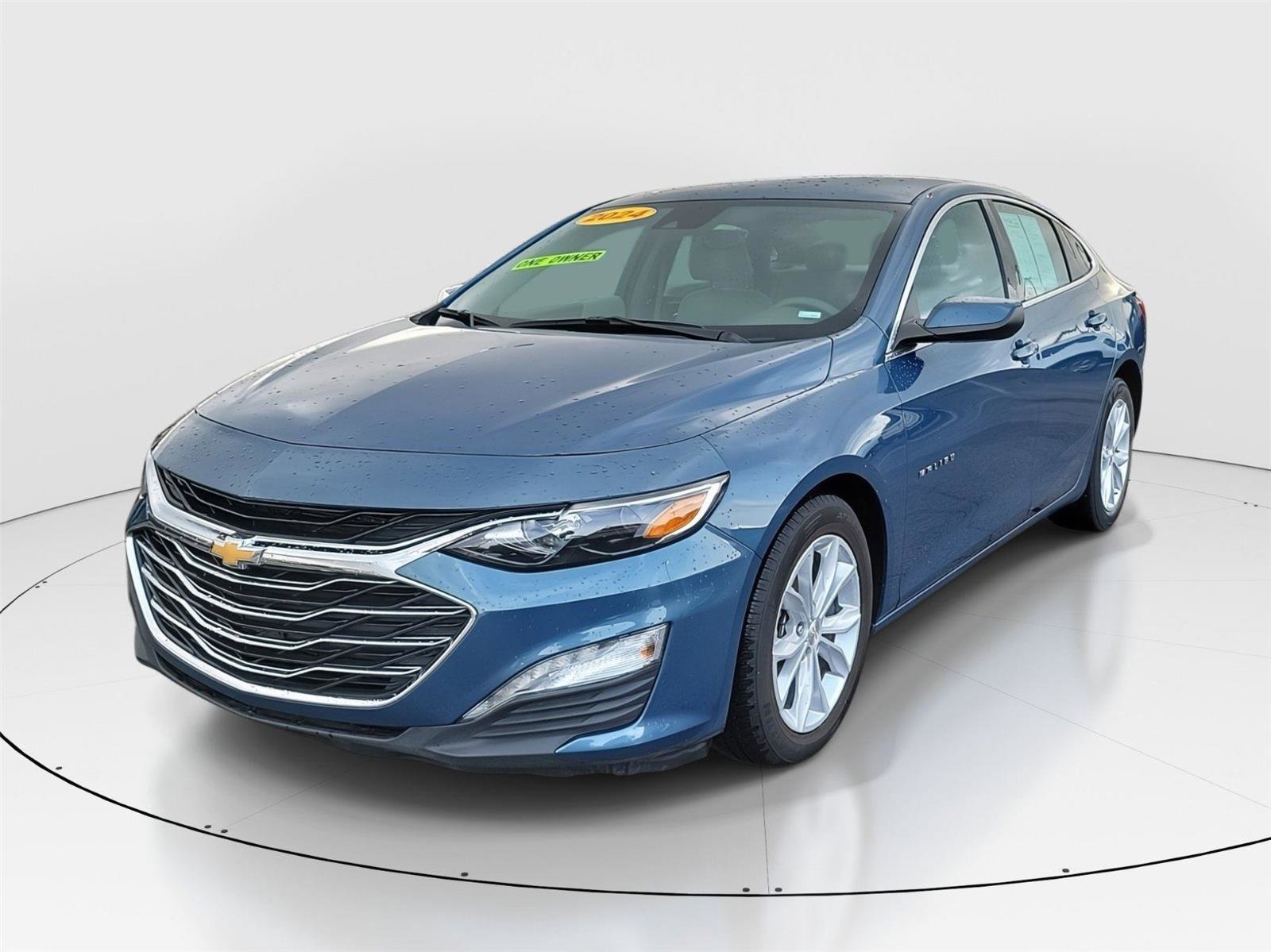 Used 2024 Chevrolet Malibu LT image 2