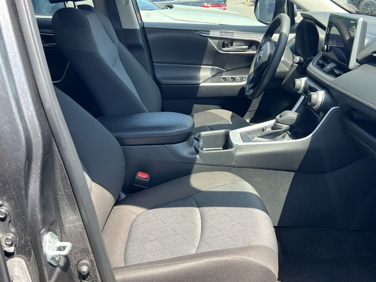 Used 2025 Toyota RAV4 XLE FWD image 25
