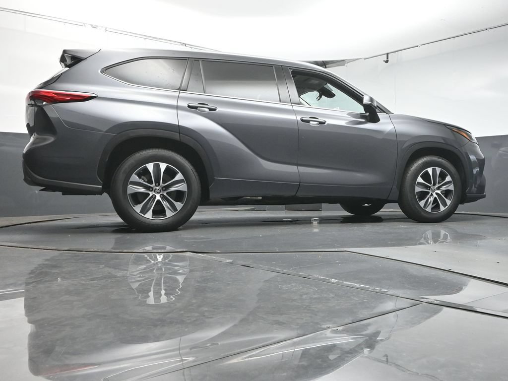 Used 2020 Toyota Highlander XLE FWD image 39