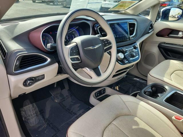 Used 2017 Chrysler Pacifica Limited FWD image 20