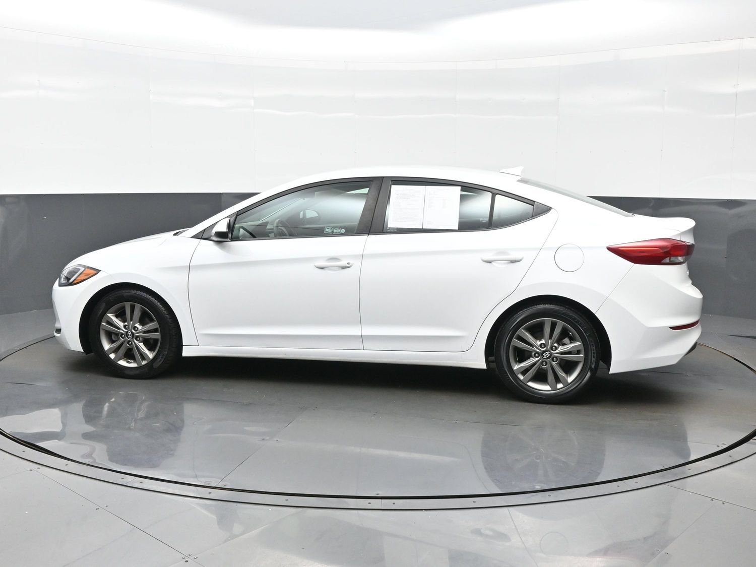 Used 2018 Hyundai Elantra SEL FWD image 3