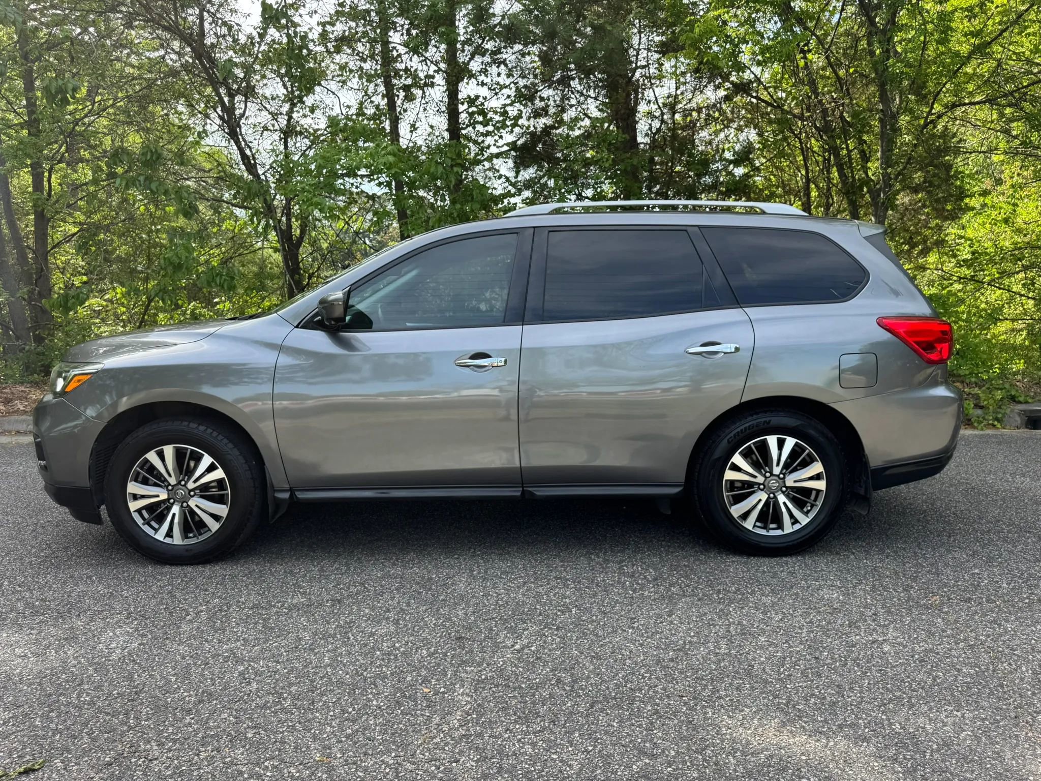 Used 2017 Nissan Pathfinder SL w/ SL Tech Package image 5