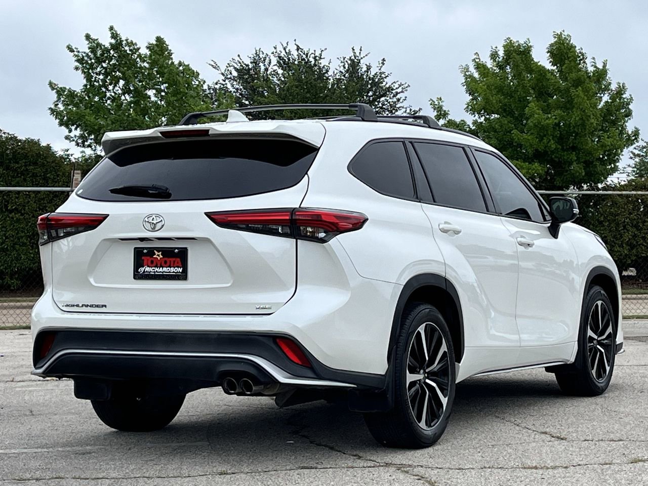 Used 2021 Toyota Highlander XSE FWD image 4