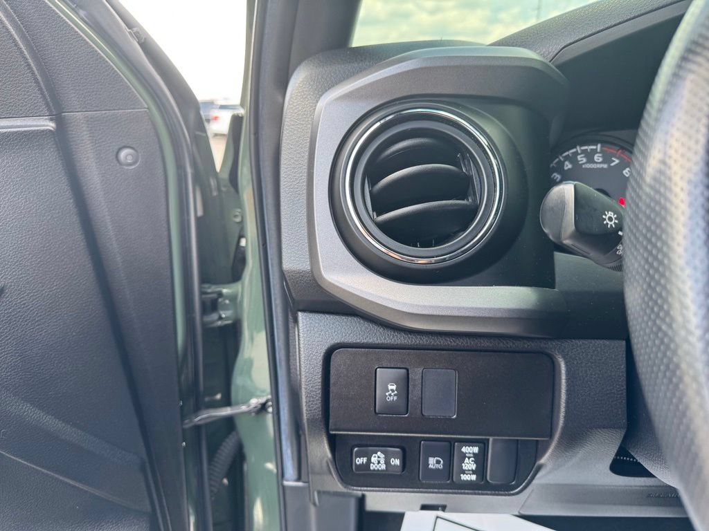 Used 2022 Toyota Tacoma TRD Sport AWD/4WD image 12