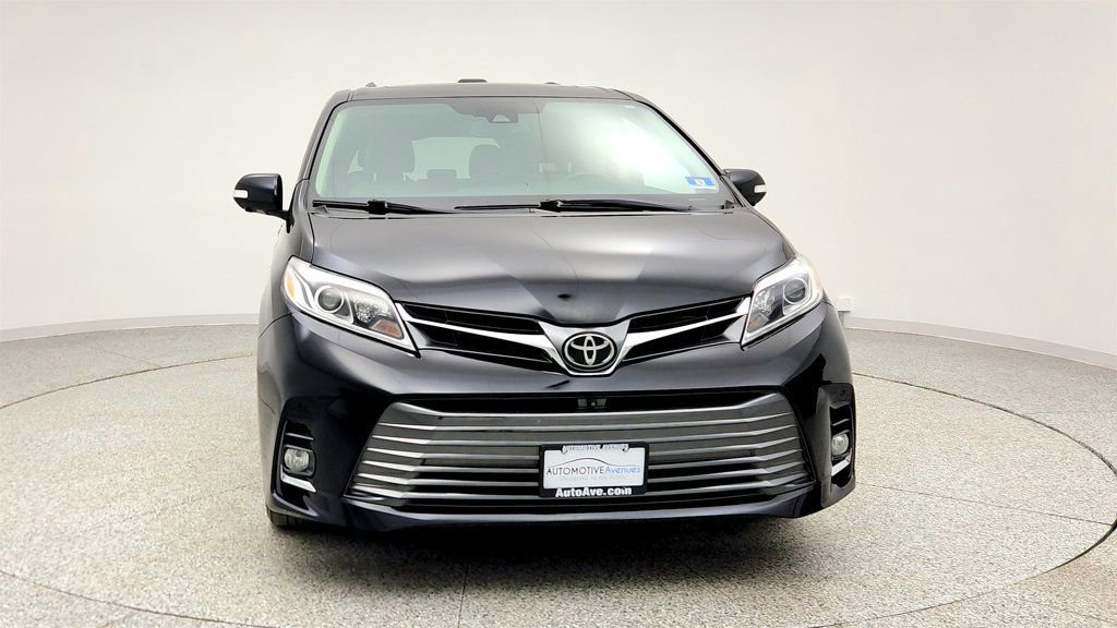 Used 2020 Toyota Sienna Limited Premium image 2
