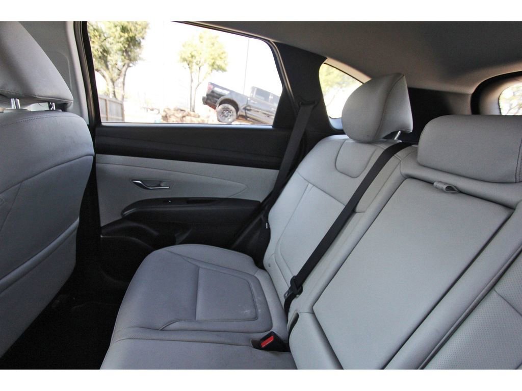 Used 2025 Hyundai Tucson SEL FWD image 12