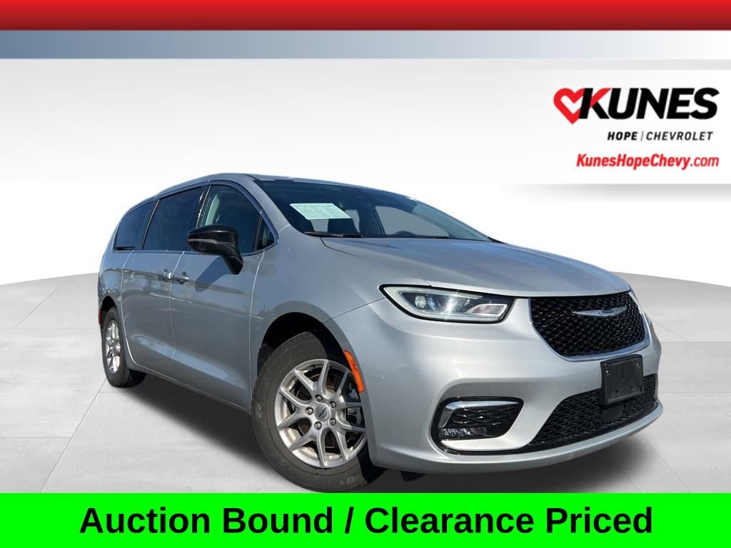 Used 2024 Chrysler Pacifica Touring-L