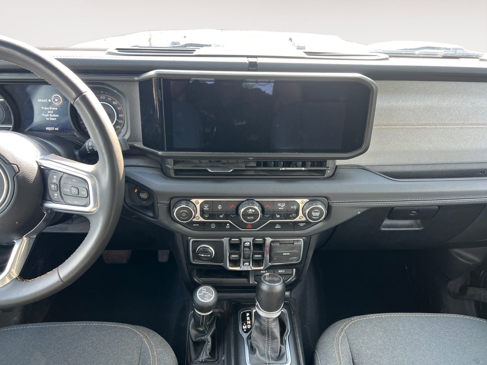 Used 2024 Jeep Wrangler Sahara image 11