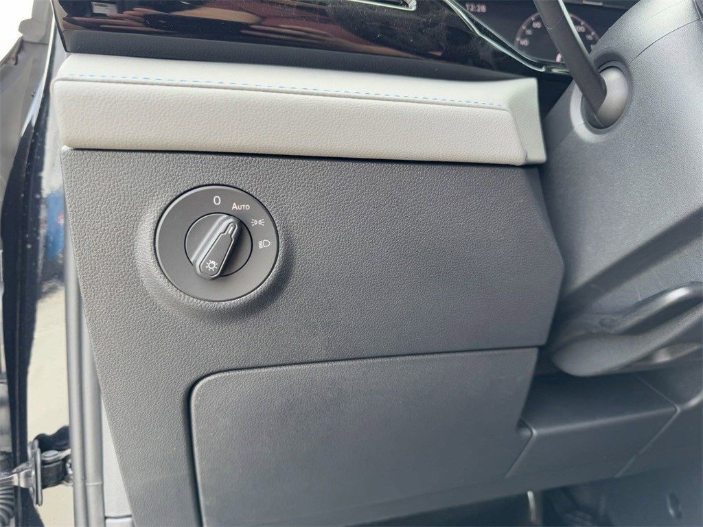 New 2024 Volkswagen Taos SE image 10