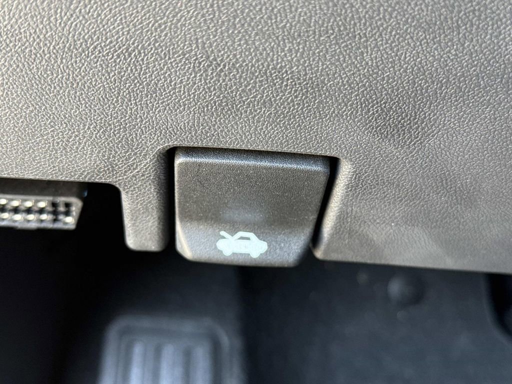 Used 2023 Chevrolet Equinox Premier image 46