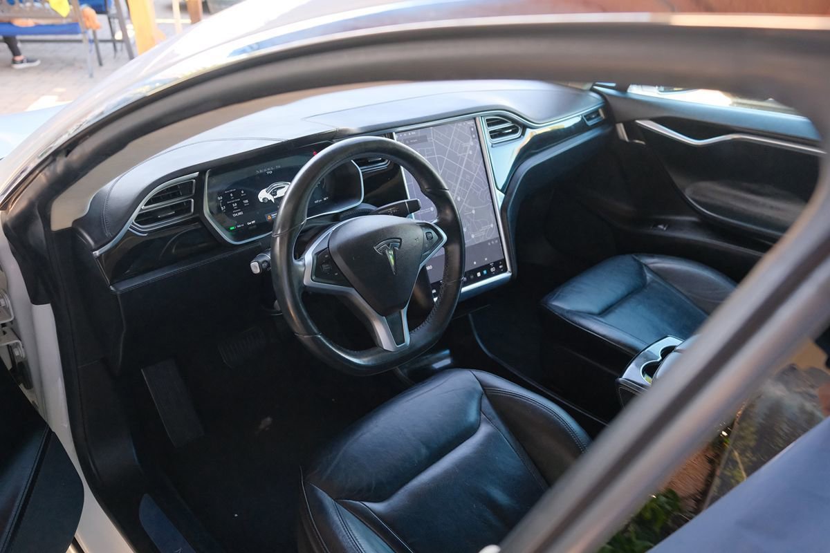 Used 2015 Tesla Model S 70 RWD image 34
