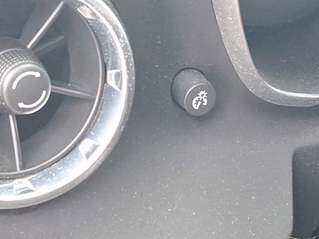 Used 2020 Chevrolet Camaro LT image 33