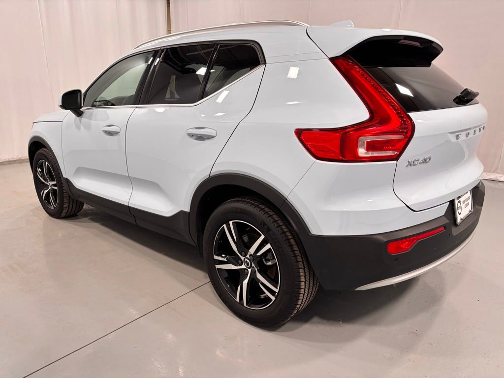 Certified 2025 Volvo XC40 B5 Core image 8