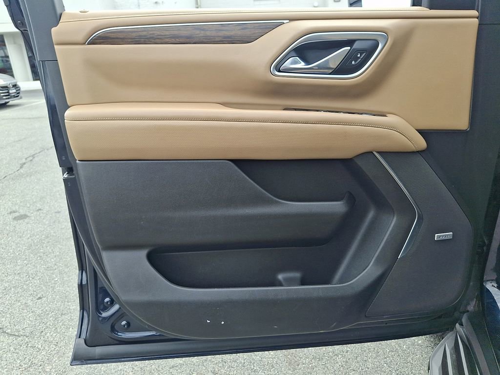 Used 2021 Chevrolet Tahoe Premier w/ Premium Package AWD/4WD image 15