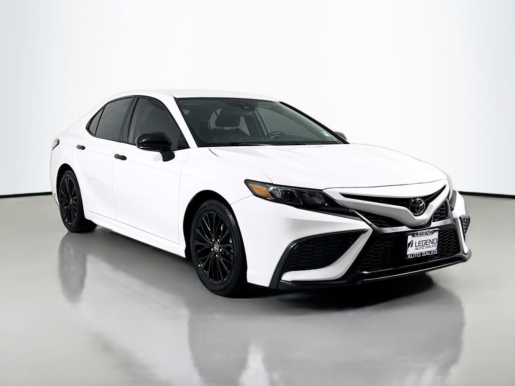 Used 2021 Toyota Camry SE image 3