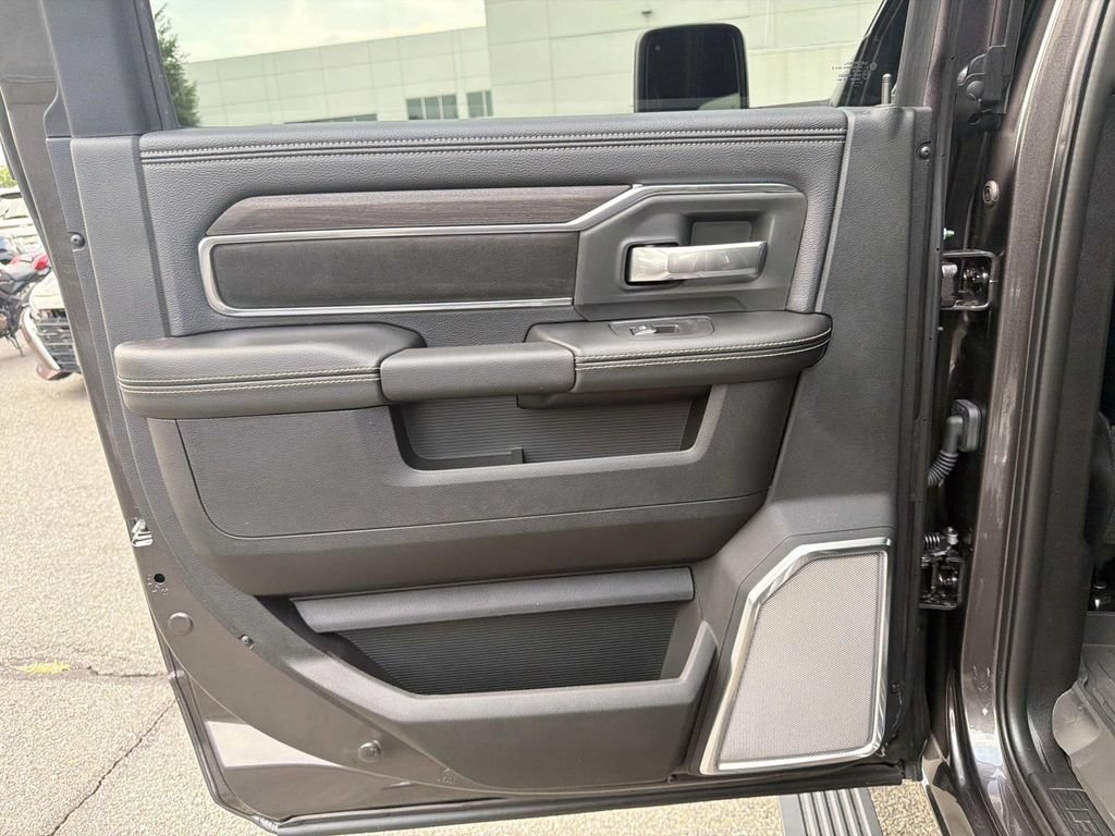New 2026 RAM 3500 Laramie AWD/4WD image 21