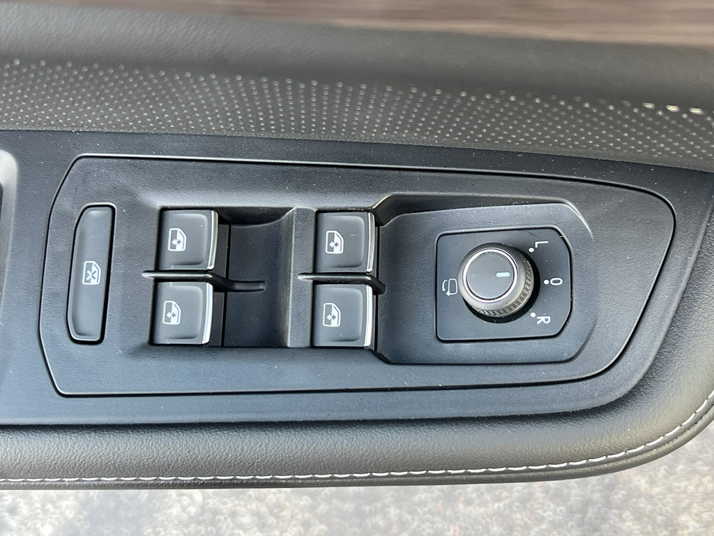 Used 2024 Volkswagen Atlas SEL Premium R-Line image 12