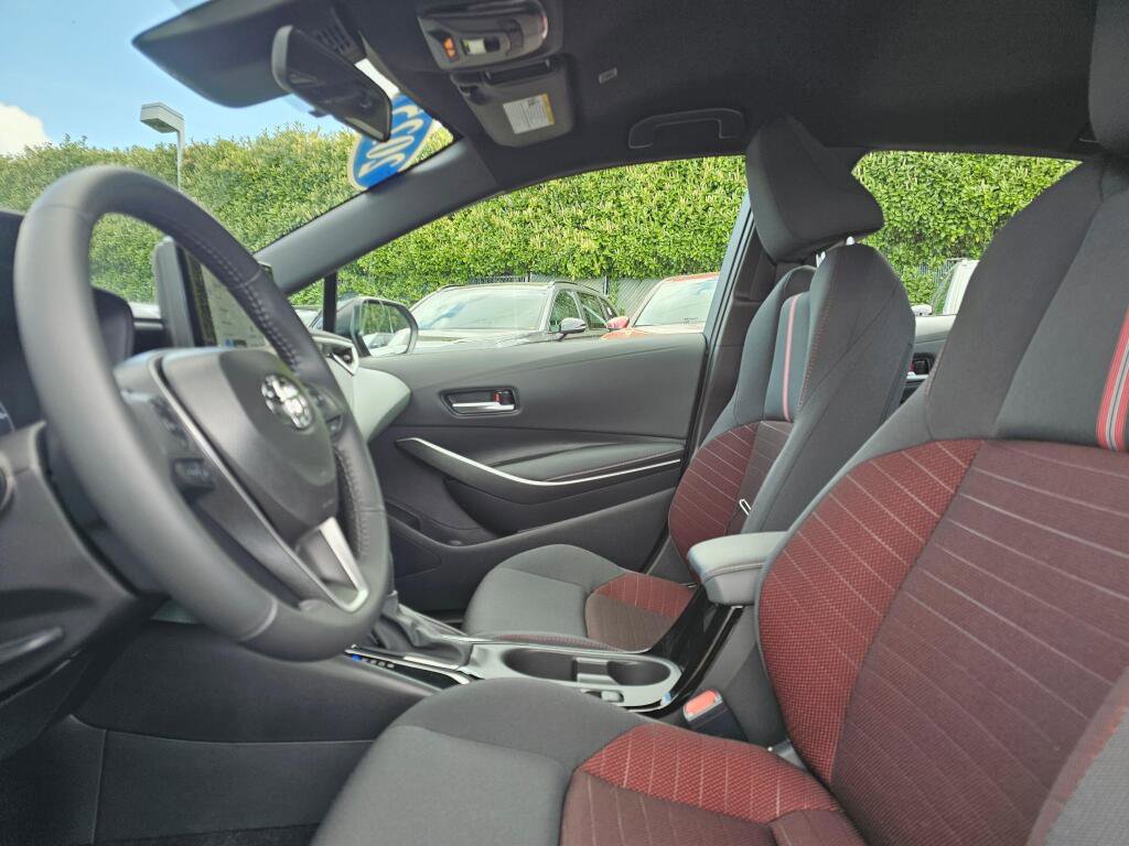 Used 2025 Toyota Corolla SE FWD image 21