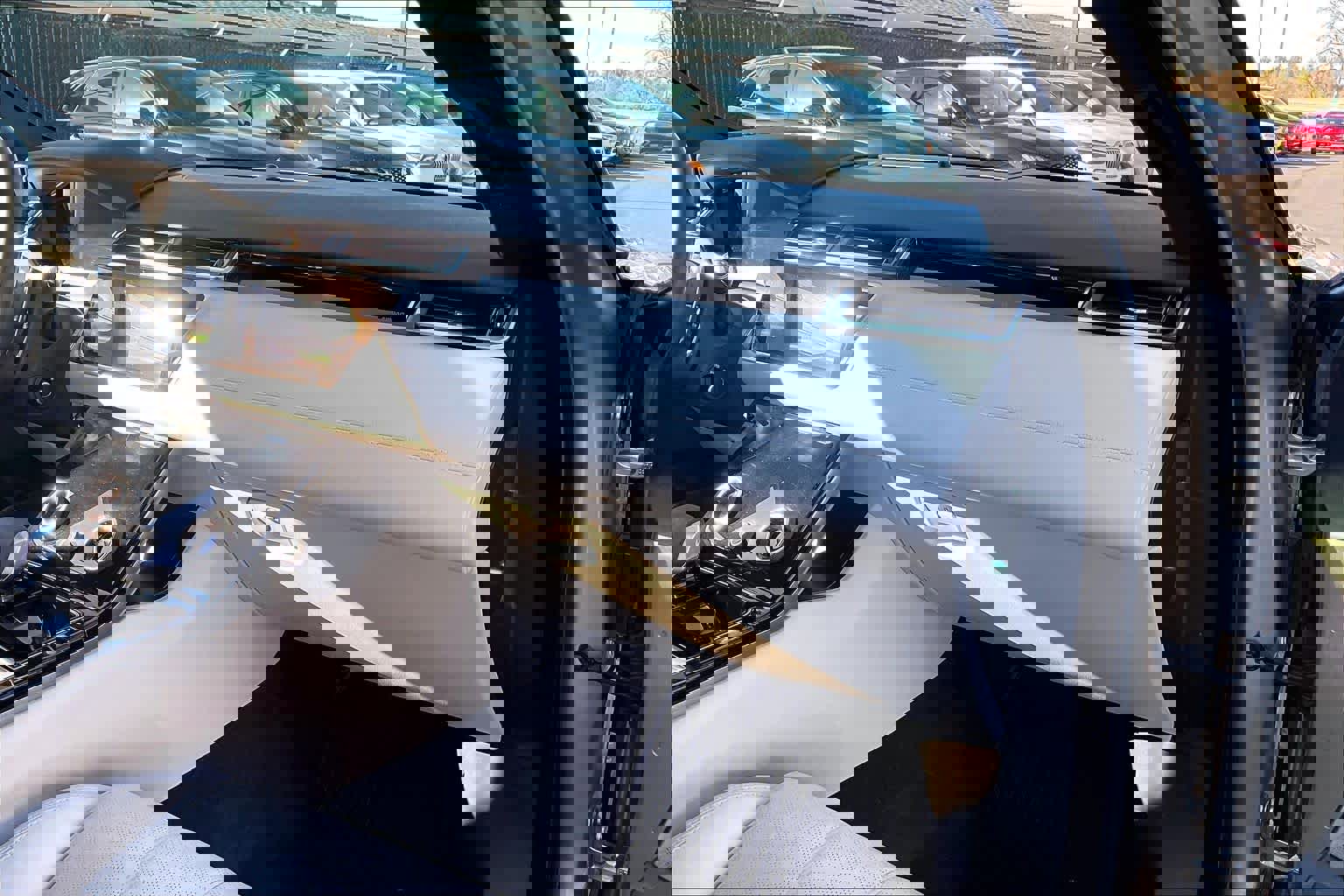 Used 2022 Land Rover Range Rover Velar R-Dynamic HSE image 19