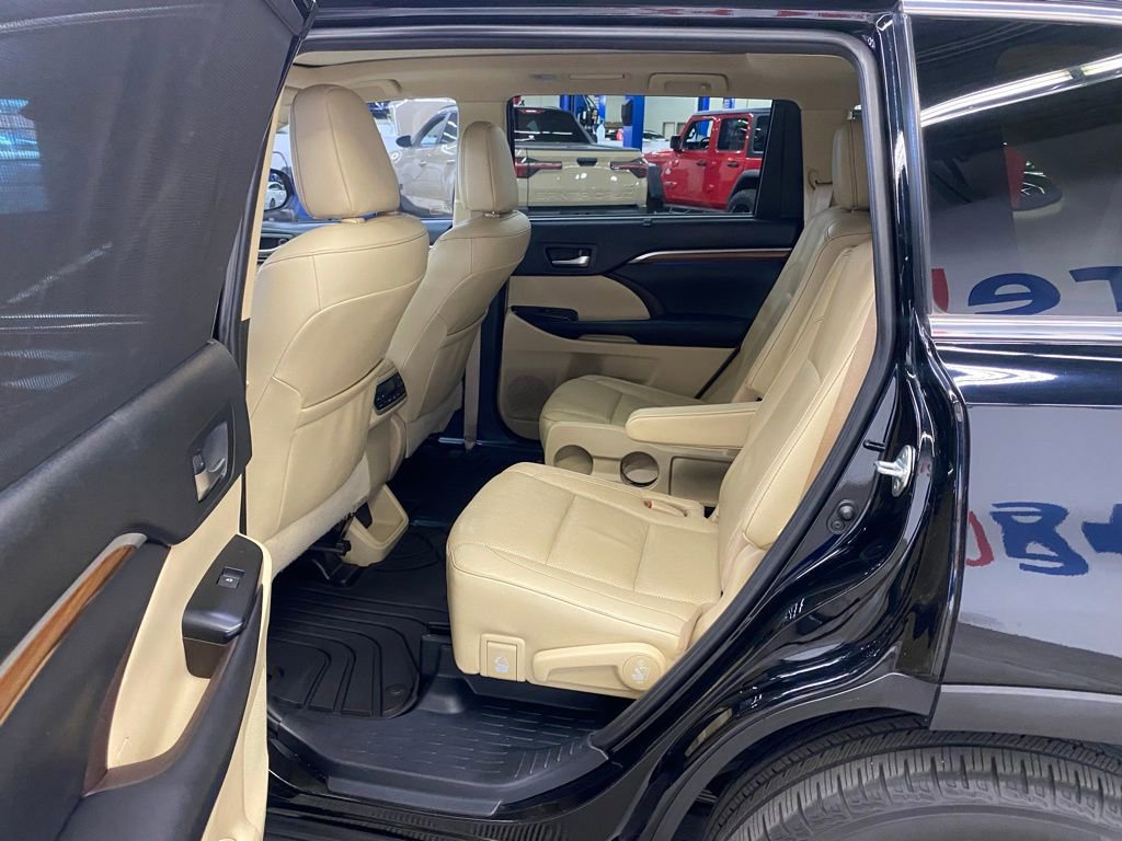 Used 2019 Toyota Highlander Limited Platinum image 18