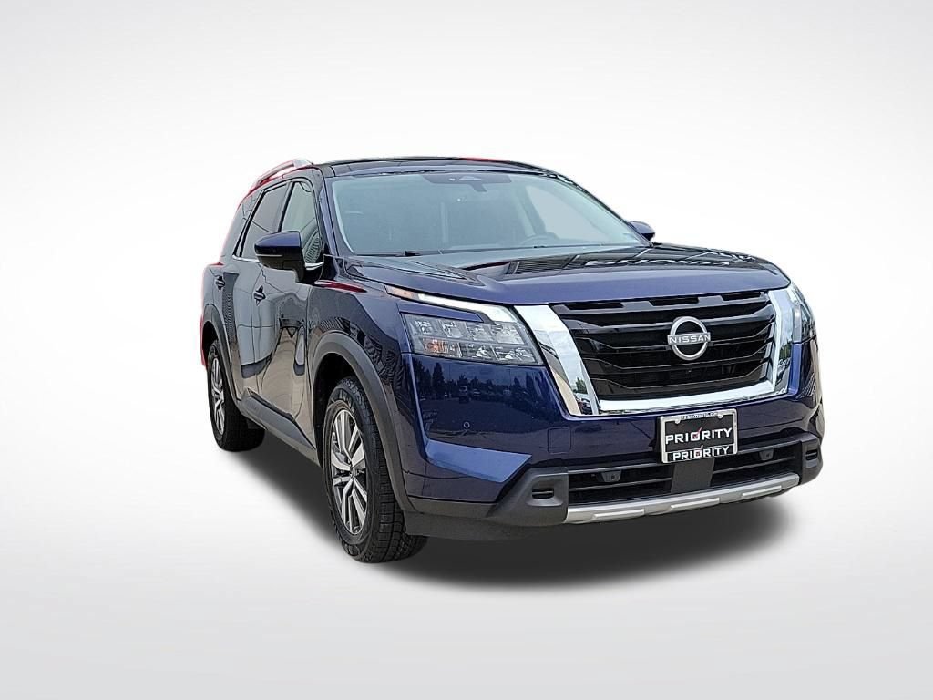 Used 2025 Nissan Pathfinder SL AWD/4WD image 10