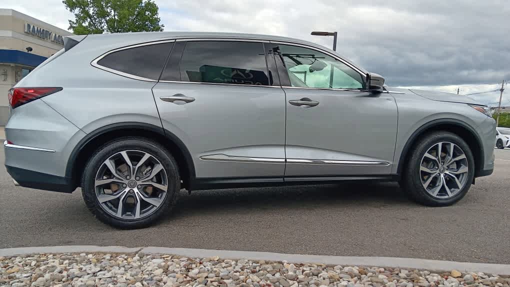 Used 2023 Acura MDX SH-AWD w/ Technology Package image 7