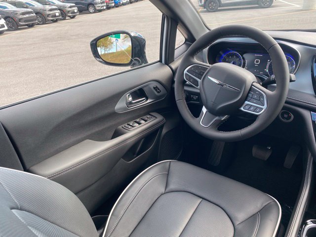 New 2026 Chrysler Pacifica Limited AWD/4WD image 37