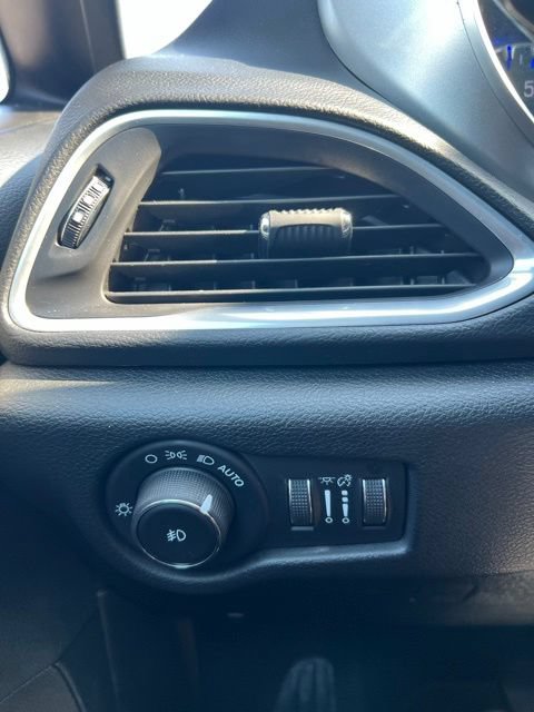 Used 2018 Chrysler Pacifica Touring-L Plus w/ S Appearance Package FWD image 26