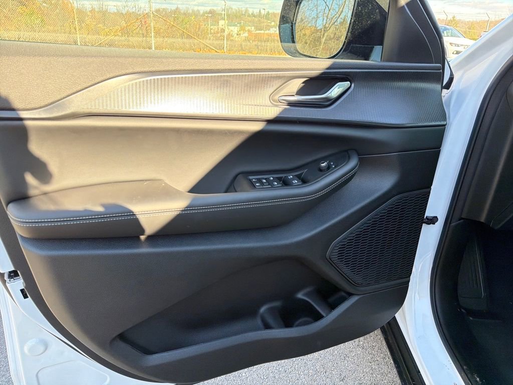 New 2025 Jeep Grand Cherokee L Altitude image 11