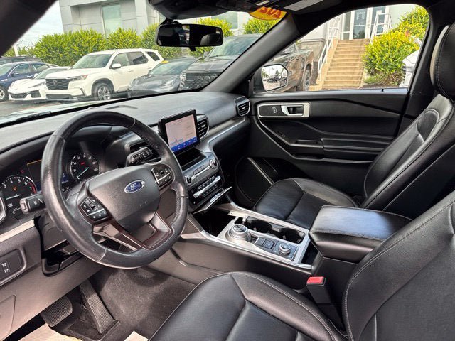 Used 2020 Ford Explorer XLT w/ Equipment Group 202A AWD/4WD image 10