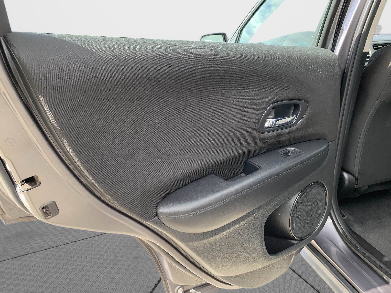 Used 2016 Honda HR-V LX image 33