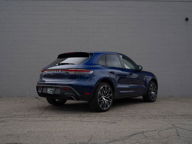 Certified 2026 Porsche Macan AWD/4WD image 7